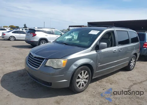 2009 Chrysler Town & Country Touring from USA, damaged, VIN 2A8HR54179R641621
